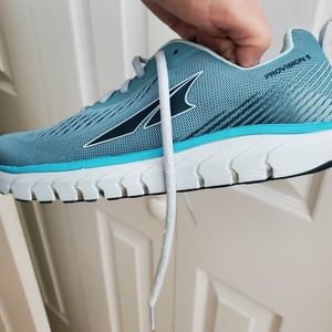 Altra Provision 6 / Womens size 9.5